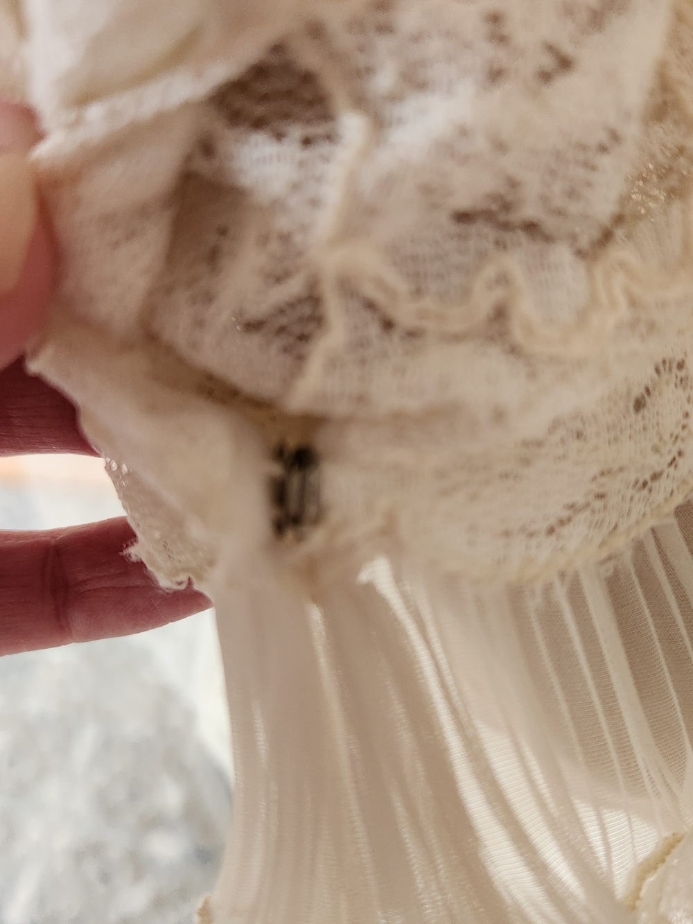 Rare 1960s Victorian Lace Wedding Set: Rose Detail Hat, Veil & Bustled Gown - Picture 7 of 16